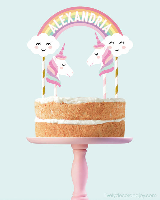 Sponge cake with a printable unicorn topper and a personalized name. Pastel colors.