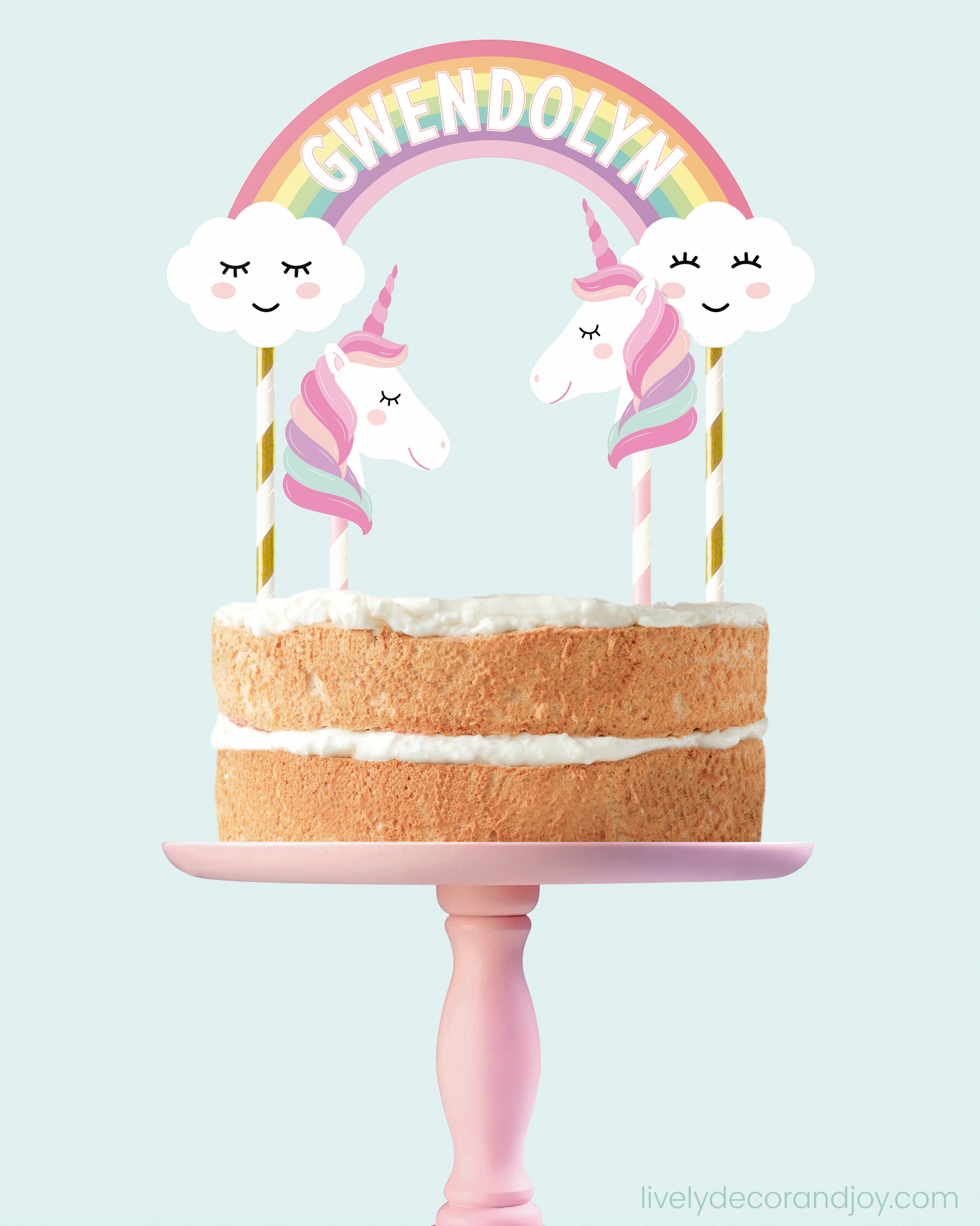 Sponge cake with a printable unicorn topper and a personalized name. Pastel colors.